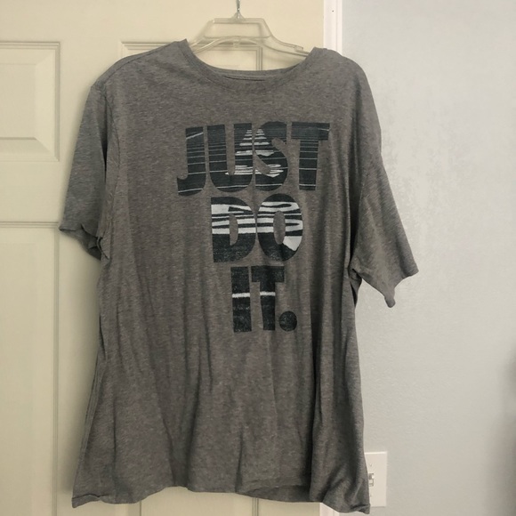 Men’s Nike T-shirt’s; size XXL; color: gray - Picture 4 of 5
